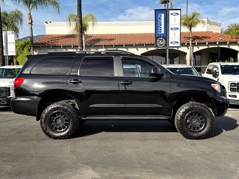 Used 2017 Toyota Sequoia Limited w/ Safety & Convenience Package image 9