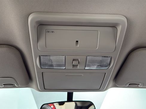 Used 2017 Nissan Titan SV image 11