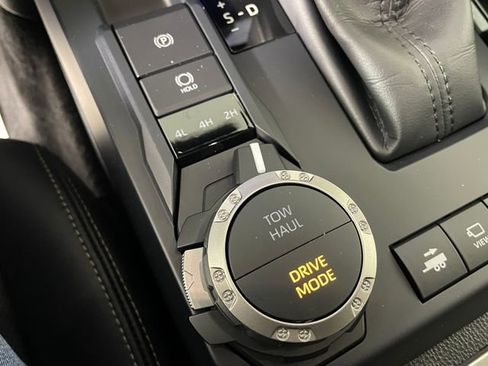 Used 2025 Toyota Tacoma Limited image 11