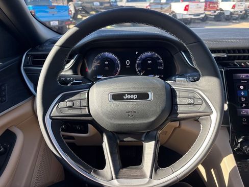 New 2025 Jeep Grand Cherokee L Limited w/ Black Appearance Package AWD/4WD image 29