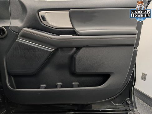 Used 2025 Ford Expedition Active AWD/4WD image 32