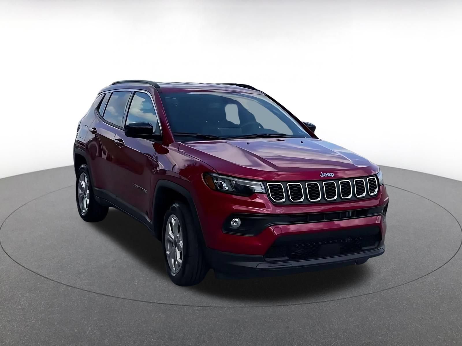 Used 2025 Jeep Compass Latitude AWD/4WD image 3