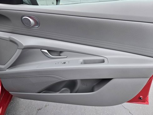 Used 2024 Hyundai Elantra Blue image 33