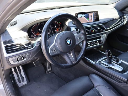 Used 2022 BMW 750i xDrive w/ Autobahn Package AWD/4WD image 13