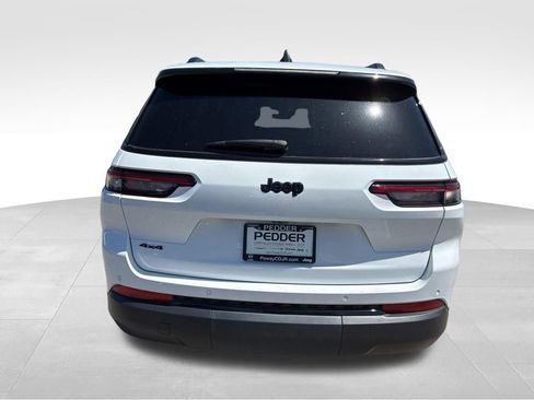 Used 2025 Jeep Grand Cherokee L Laredo image 4