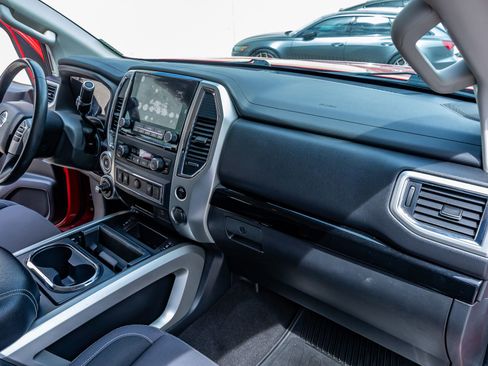 Used 2020 Nissan Titan SV w/ SV Convenience Package AWD/4WD image 17