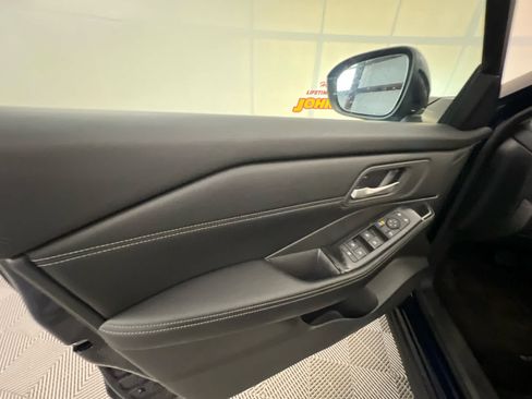 Used 2025 Nissan Rogue SV w/ SV Premium Package FWD image 23
