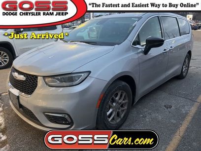 Certified 2024 Chrysler Pacifica Touring-L