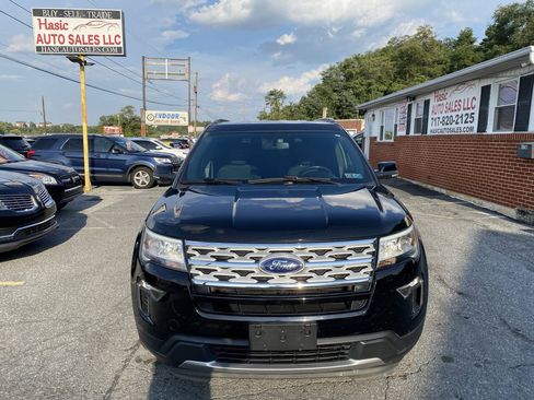 Used 2018 Ford Explorer XLT w/ Equipment Group 201A AWD/4WD image 2