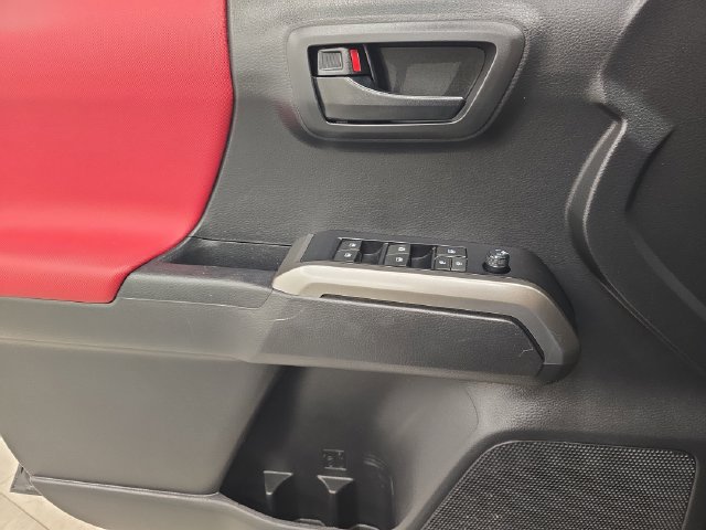 Used 2022 Toyota Tacoma SR5 AWD/4WD image 34