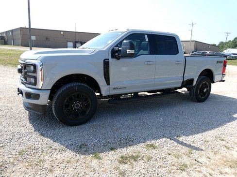 New 2026 Ford F250 Lariat w/ Black Appearance Package AWD/4WD image 9