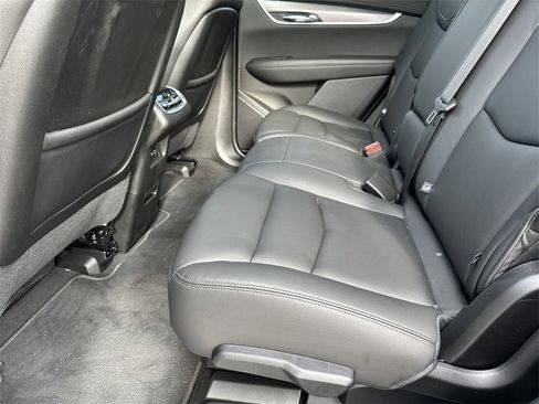 New 2025 Cadillac XT6 Luxury image 30