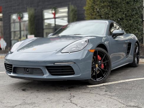 Used 2018 Porsche 718 Cayman image 2