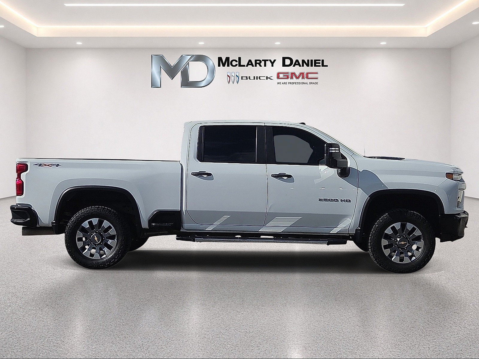 Used 2023 Chevrolet Silverado 2500 Custom w/ Custom Value Package AWD/4WD image 15