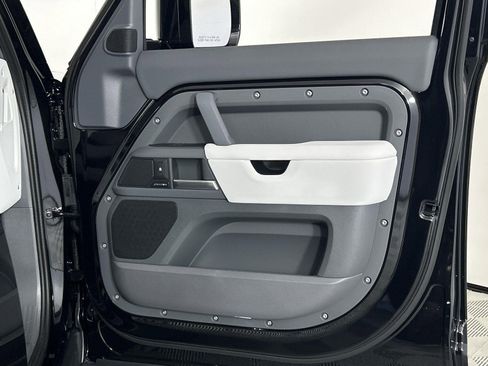 Certified 2025 Land Rover Defender 110 S image 31