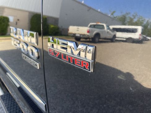 Used 2019 RAM 1500 Classic SLT w/ SLT Plus D←cor Group AWD/4WD image 27