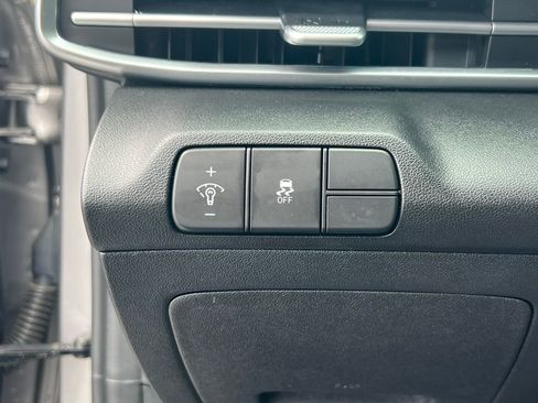 Used 2024 Hyundai Elantra SEL image 17