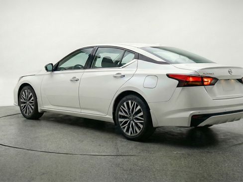 Used 2025 Nissan Altima 2.5 SV image 6