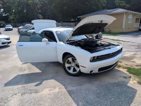 Used 2019 Dodge Challenger SXT RWD image 11