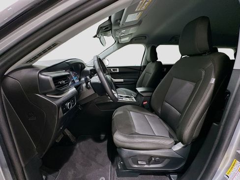 Used 2024 Ford Explorer XLT image 20
