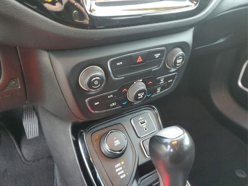 Certified 2019 Jeep Compass Limited image 17