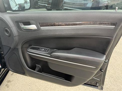 Used 2019 Chrysler 300 Limited image 19