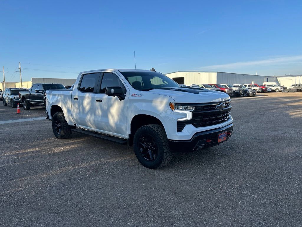 Used 2025 Chevrolet Silverado 1500 LT Trail Boss w/ Convenience Package II AWD/4WD image 9