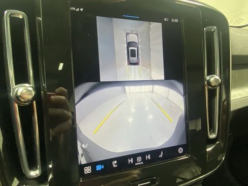 Used 2025 Volvo XC40 B5 Plus image 26