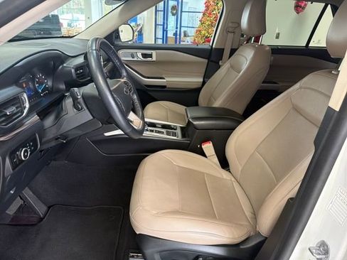 Used 2023 Ford Explorer Limited image 9