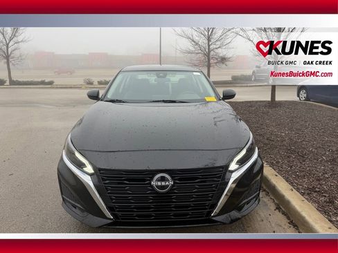 Used 2025 Nissan Altima 2.5 SV image 3