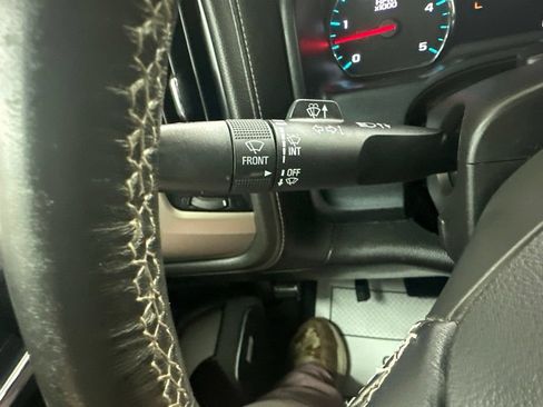 Used 2017 GMC Sierra 2500 Denali w/ Duramax Plus Package AWD/4WD image 40