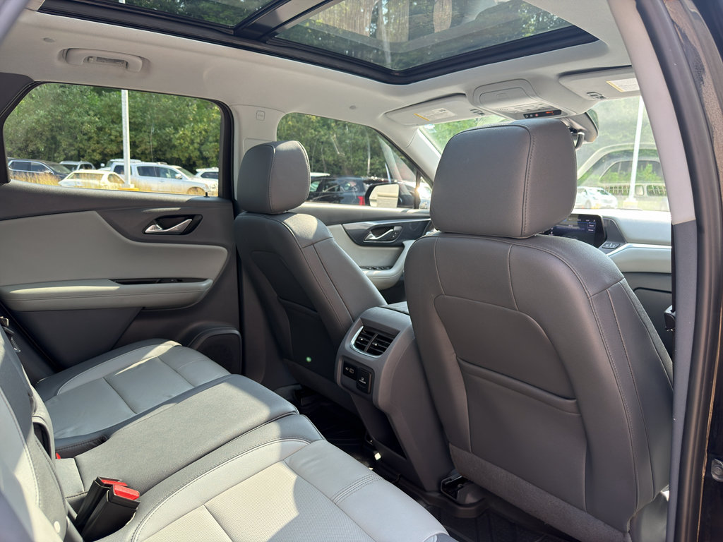 Used 2019 Chevrolet Blazer LT w/ Sun and Wheels Package FWD image 3