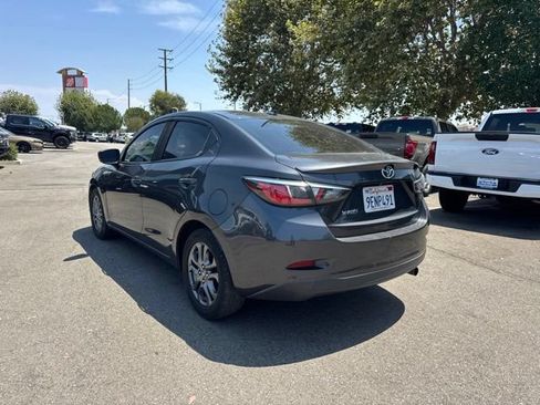 Used 2019 Toyota Yaris LE FWD image 2