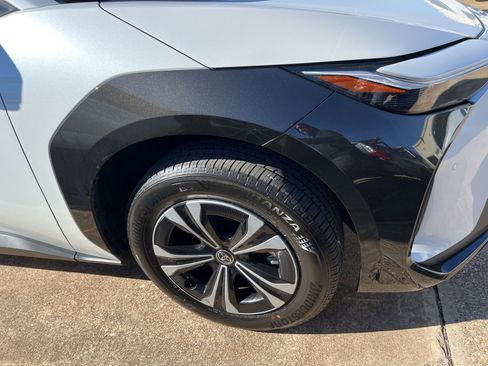 Used 2023 Toyota bZ4X XLE image 4