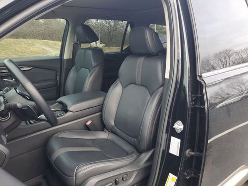 Used 2023 Honda Pilot Touring image 19