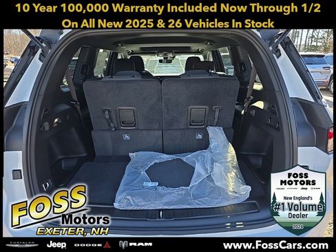 New 2025 Jeep Grand Cherokee L Laredo image 15