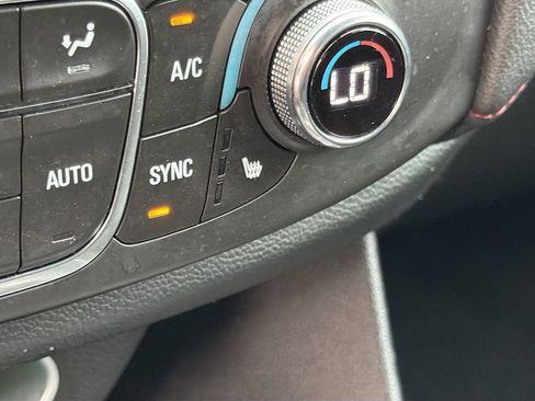 Used 2023 Chevrolet Traverse RS FWD image 21