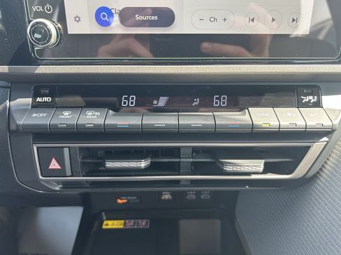 Used 2026 Toyota Camry SE FWD image 29
