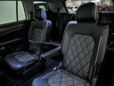 Used 2025 Volkswagen Atlas SEL Premium R-Line image 16