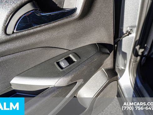 Used 2025 Chevrolet Trax LT w/ LT Convenience Package image 55