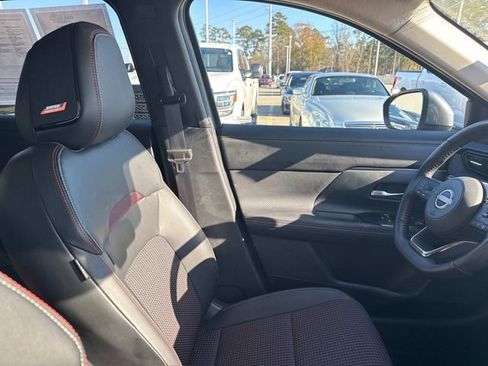 Used 2025 Nissan Kicks SR w/ SR Premium Package image 17