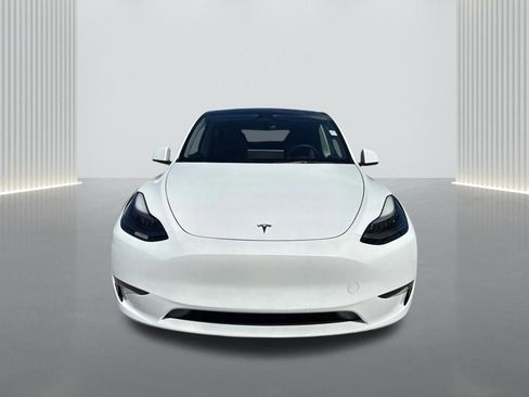Used 2023 Tesla Model Y Long Range image 2