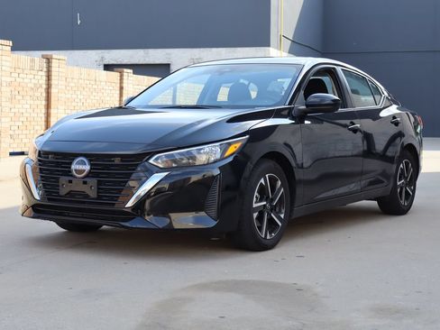 Used 2025 Nissan Sentra SV FWD image 2