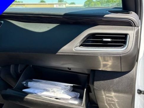 Used 2022 Chevrolet Tahoe Z71 w/ Luxury Package AWD/4WD image 32