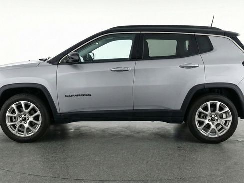 Used 2025 Jeep Compass Limited AWD/4WD image 5