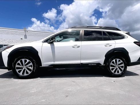 Used 2023 Subaru Outback Premium AWD/4WD image 3