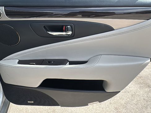 Used 2013 Lexus LS 460 L w/ Preferred Accessory Package image 26