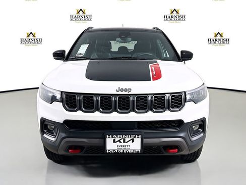 Used 2024 Jeep Compass Trailhawk image 2