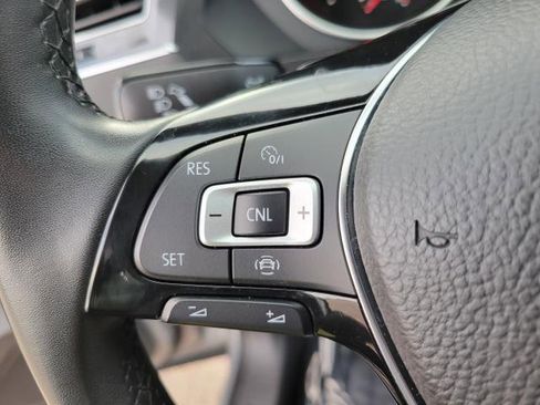 Used 2020 Volkswagen Tiguan SE image 24