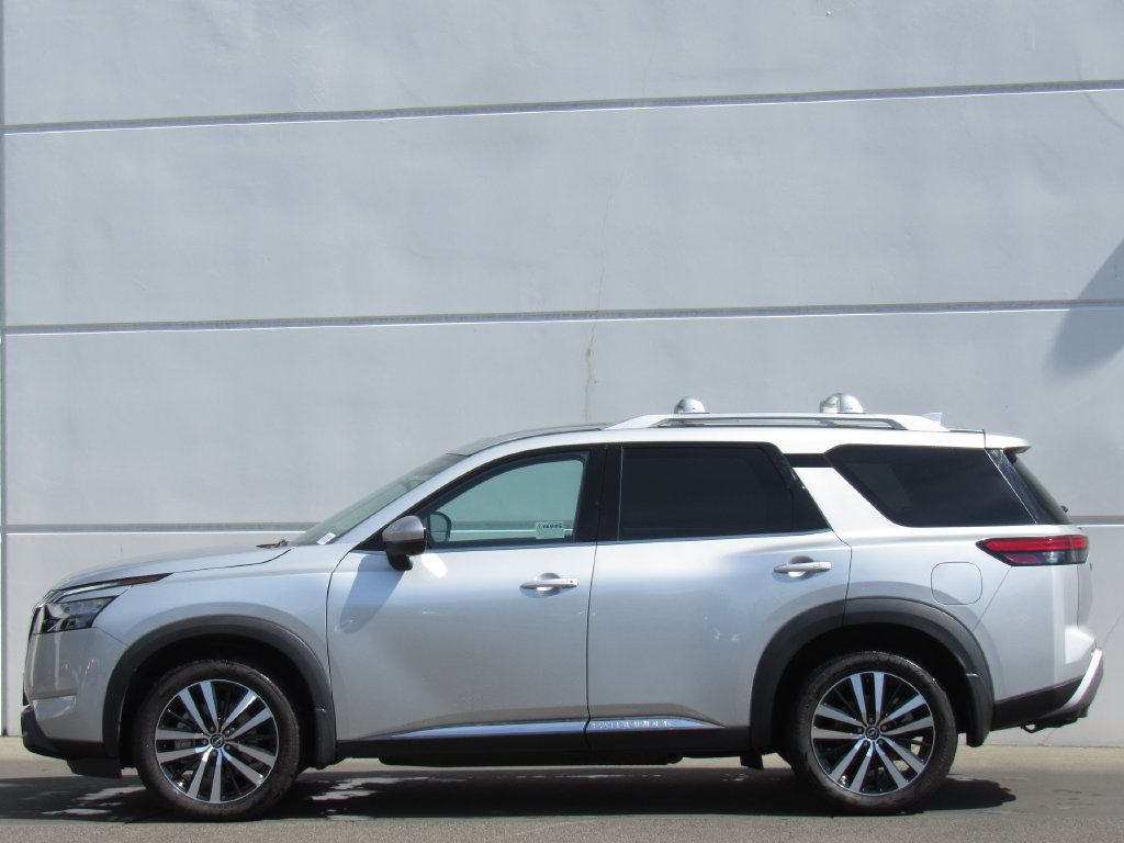 Used 2025 Nissan Pathfinder Platinum AWD/4WD image 4